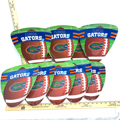 Gator memorabilia 10 plastic plates 4$ each