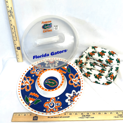 Gator plastic plate , cloth & tissue cover